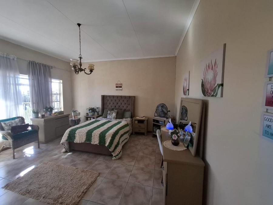 4 Bedroom Property for Sale in Safari Gardens North West